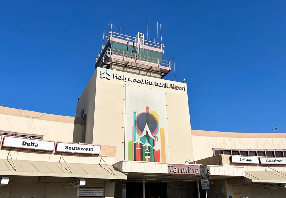 Control tower at Burbank Bob Hope Airport